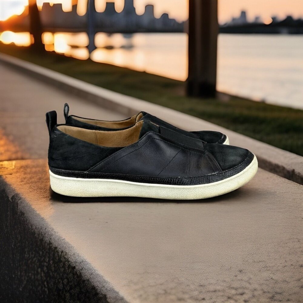 ✅Vionic Slip-On Loafers Womens Sz 9.5 Zinah Black Leather Casual Sneakers Shoes - Picture 1 of 11